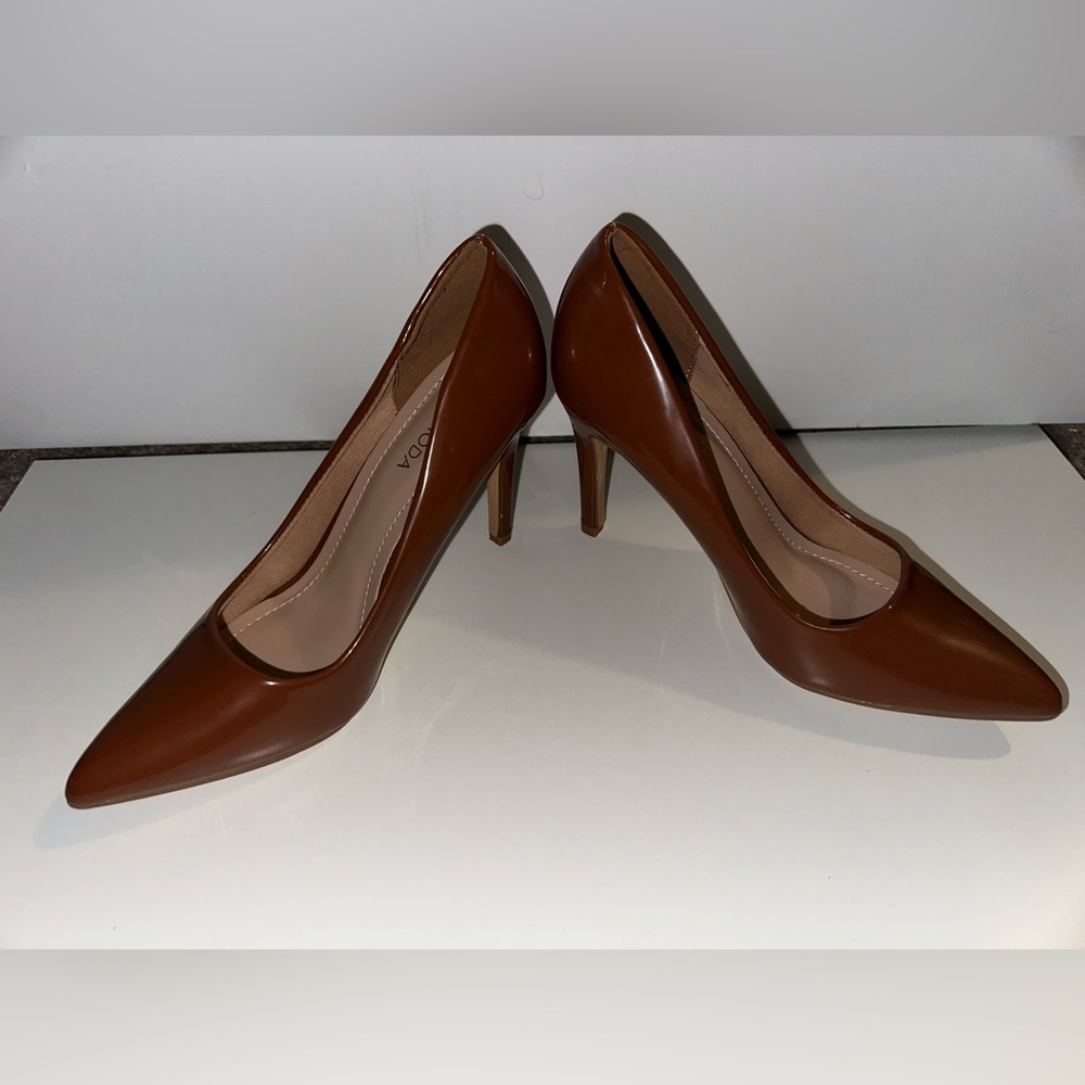 Shiny brown heels 🤎✨